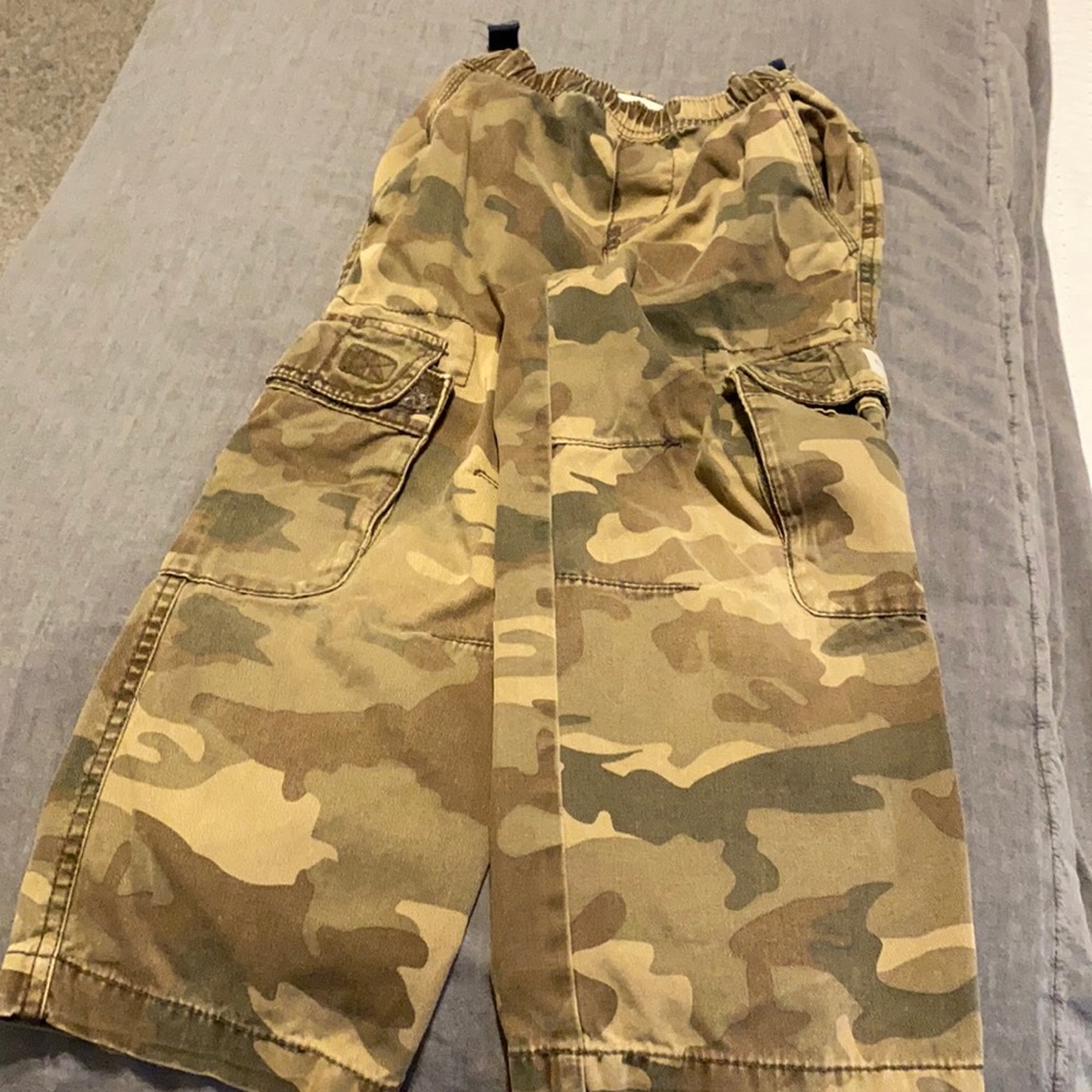 Boys sz 5 Camo pants